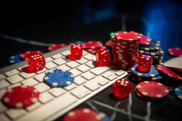 Chat panel showing real-time dealer and player interaction during live game